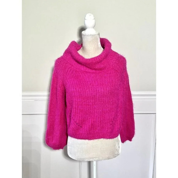 Main Strip Bright Pink Soft Fuzzy Sweater S/M - Picture 1 of 4